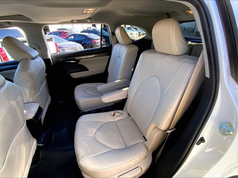 Used 2023 Toyota Highlander Limited image 21