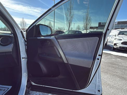 Used 2015 Toyota RAV4 LE image 17