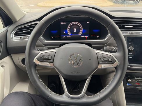 Used 2023 Volkswagen Tiguan SE w/ Panoramic Sunroof Package AWD/4WD image 17