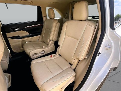 Used 2018 Toyota Highlander Limited Platinum FWD image 21