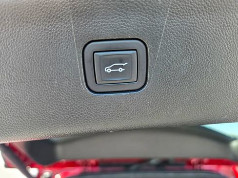 Used 2023 Buick Enclave Essence AWD/4WD image 12
