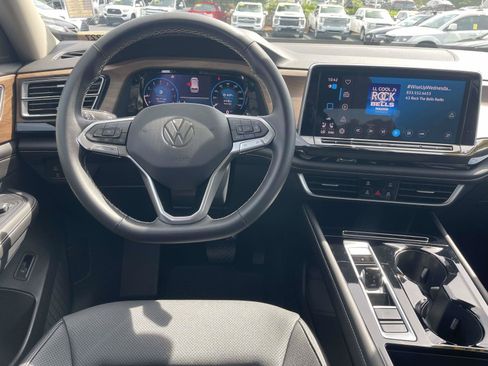 Certified 2026 Volkswagen Atlas SE w/ Panoramic Sunroof Package FWD image 15