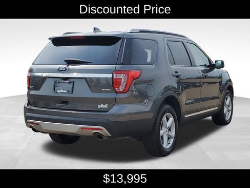 Used 2017 Ford Explorer XLT w/ Equipment Group 202A AWD/4WD image 3