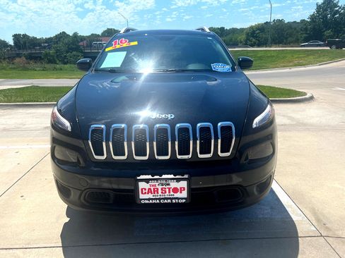 Used 2016 Jeep Cherokee Latitude image 3