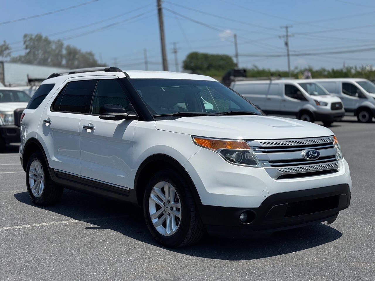 Used 2014 Ford Explorer XLT FWD image 3