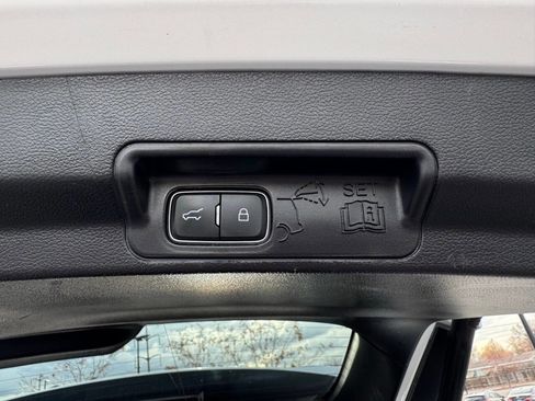 Used 2022 Ford Explorer XLT w/ Equipment Group 202A image 36