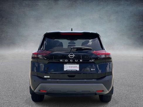 Used 2023 Nissan Rogue SV image 3