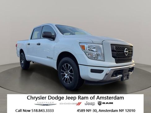 Used 2022 Nissan Titan SV image 1