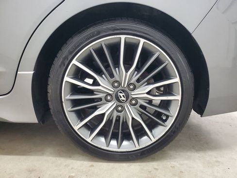 Used 2018 Hyundai Elantra Sport image 11