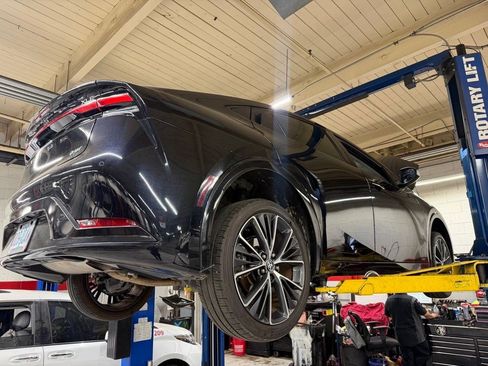Used 2024 Toyota Prius XLE AWD/4WD image 1