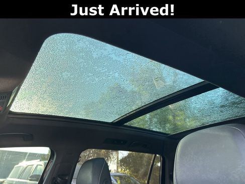 Used 2024 Volkswagen Tiguan SE R-Line image 31