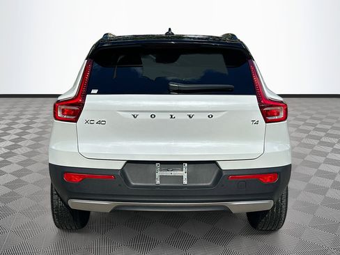 Used 2021 Volvo XC40 T4 R-Design image 6
