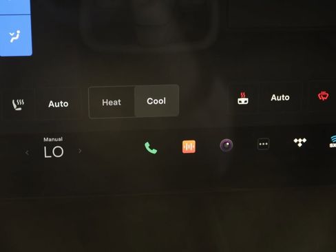 Used 2022 Tesla Model X image 8