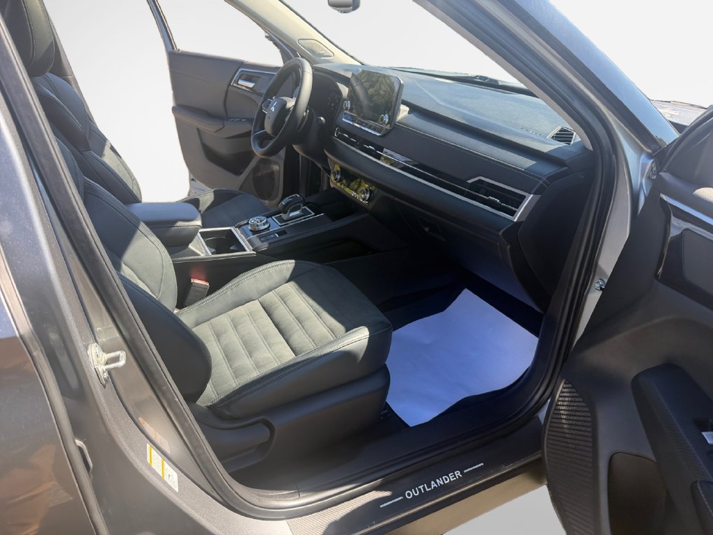 Used 2022 Mitsubishi Outlander SE AWD/4WD image 26