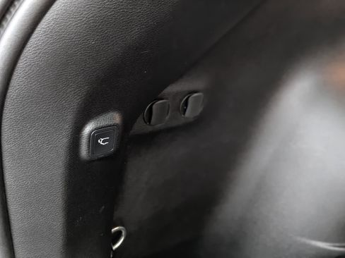 Used 2019 Jeep Cherokee Limited image 13