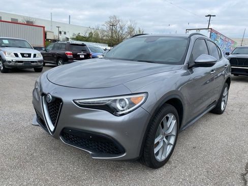 Used 2018 Alfa Romeo Stelvio Ti Sport image 3