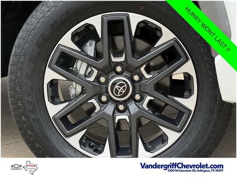 Used 2024 Toyota Tundra Limited AWD/4WD image 9