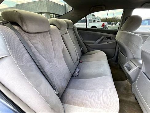 Used 2010 Toyota Camry LE image 19