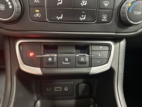 Used 2024 GMC Terrain SLE AWD/4WD image 23