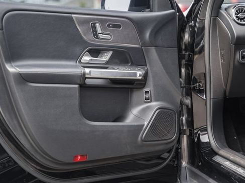 Used 2021 Mercedes-Benz GLB 250 4MATIC image 39