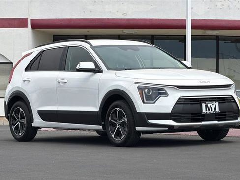 New 2026 Kia Niro EX FWD image 2
