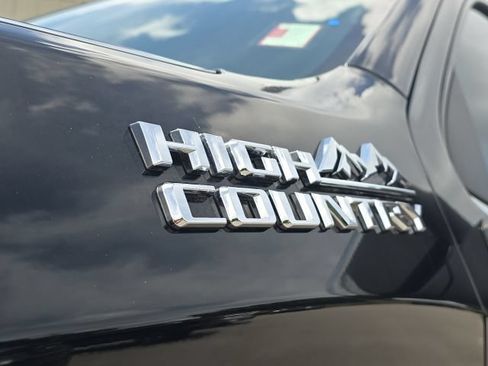 Used 2022 Chevrolet Silverado 1500 High Country w/ High Country Premium Package AWD/4WD image 8