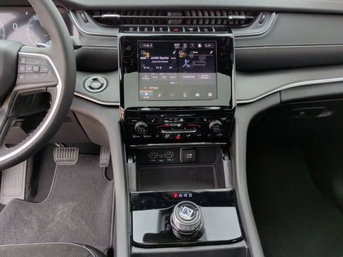 New 2025 Jeep Grand Cherokee L Altitude image 21