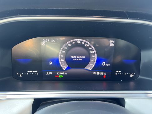 Certified 2025 Volkswagen Taos SE w/ Panoramic Sunroof Package image 20