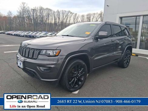 Used 2019 Jeep Grand Cherokee Altitude AWD/4WD image 3