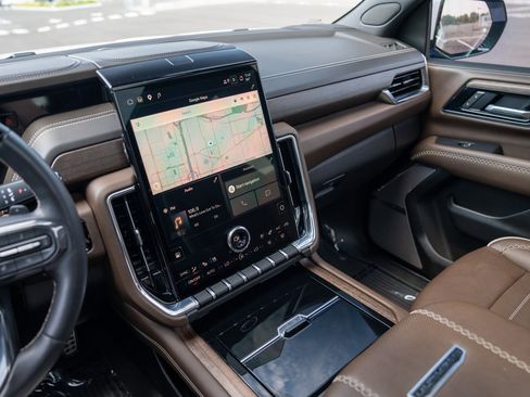 Used 2025 GMC Yukon XL Denali Ultimate AWD/4WD image 16
