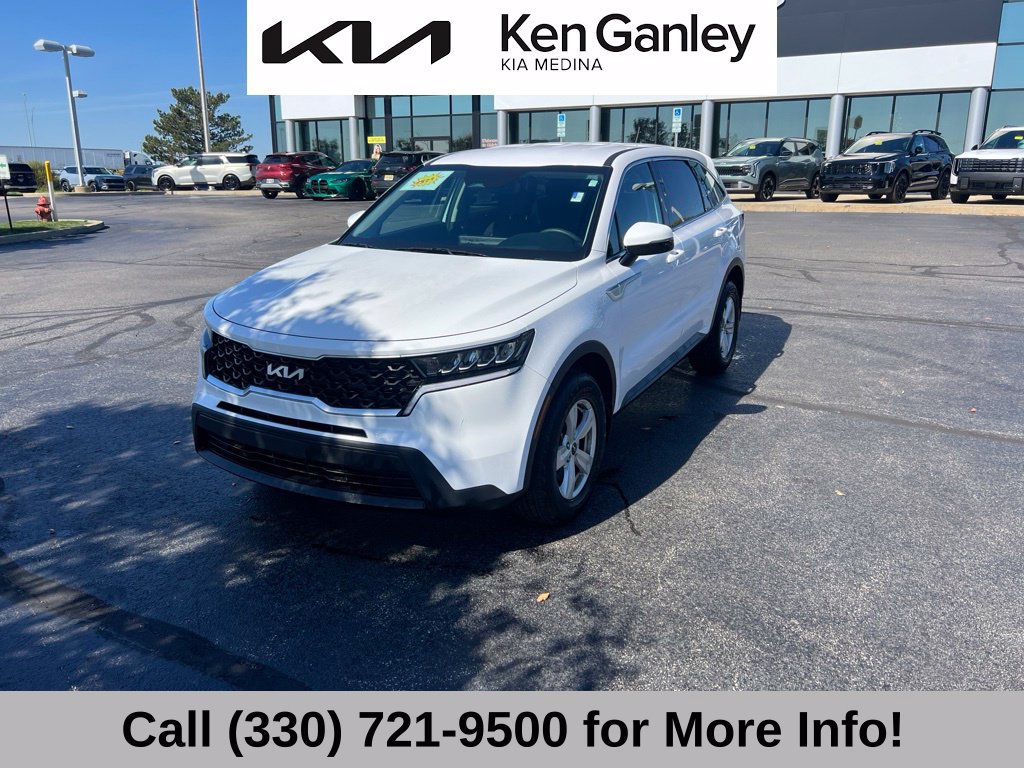 Certified 2023 Kia Sorento LX AWD/4WD image 3