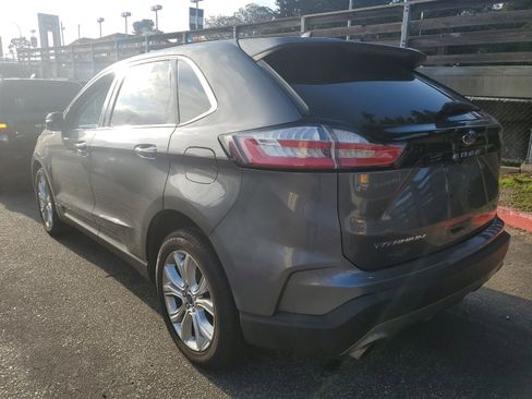 Used 2021 Ford Edge Titanium image 3