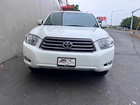 Used 2010 Toyota Highlander SE AWD/4WD image 2