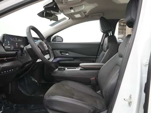 Used 2024 Nissan Ariya AWD image 24