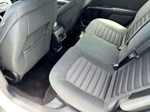 Used 2018 Ford Fusion SE w/ Fusion SE Technology Package image 11