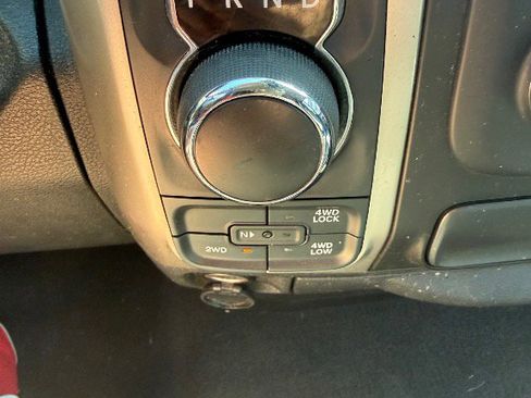 Used 2015 RAM 1500 Classic SLT AWD/4WD image 10