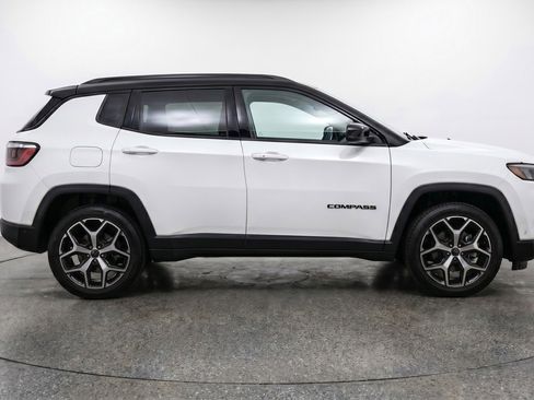 Used 2025 Jeep Compass Limited image 9