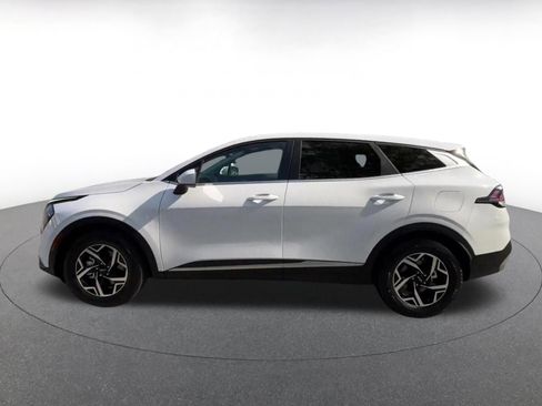Used 2025 Kia Sportage LX FWD image 8