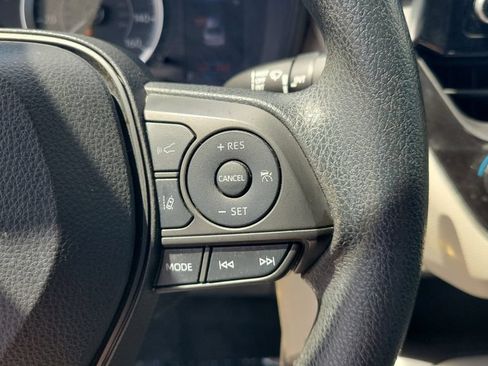 Used 2022 Toyota Corolla LE FWD image 21