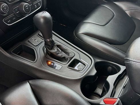 Used 2021 Jeep Cherokee Latitude Plus image 15