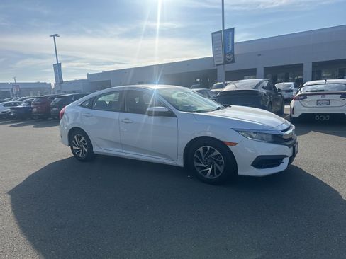 Used 2018 Honda Civic EX image 2