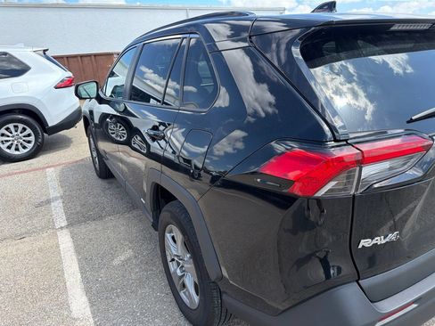 Used 2025 Toyota RAV4 LE AWD/4WD image 8