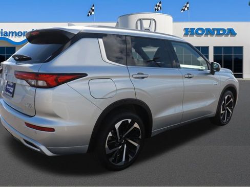 Used 2024 Mitsubishi Outlander 4WD Plug-In Hybrid image 8