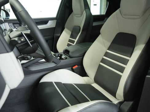 New 2026 Porsche Cayenne Coupe AWD/4WD image 5