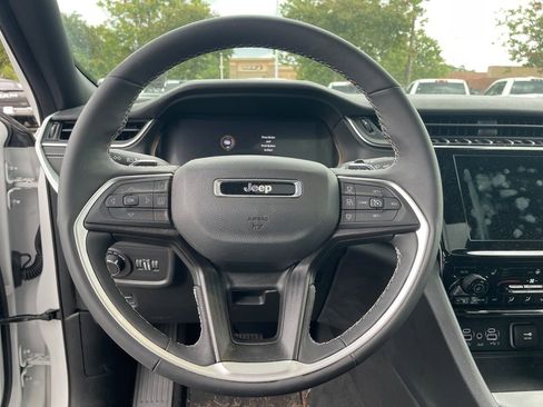 Used 2025 Jeep Grand Cherokee Altitude w/ Trailer Tow Package image 12