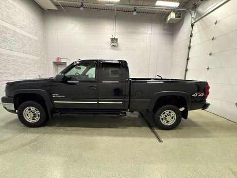 Used 2004 Chevrolet Silverado 2500 LS w/ Heavy-Duty Power Package AWD/4WD image 8