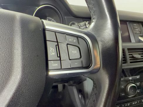 Used 2019 Land Rover Discovery Sport SE AWD/4WD image 19