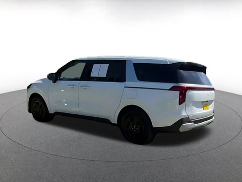 Used 2026 Kia Carnival FWD image 9