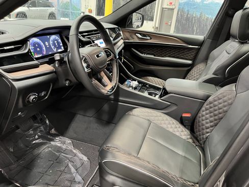 New 2025 Jeep Grand Cherokee L Summit w/ Luxury Tech Group V AWD/4WD image 9