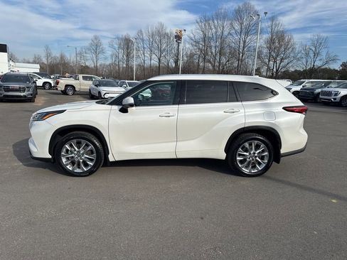 Used 2021 Toyota Highlander Limited image 2